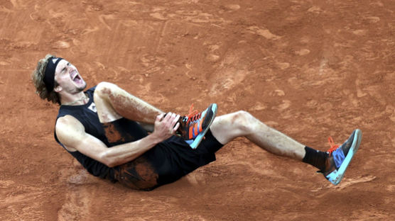 프랑스오픈서 발목 다친 세계 2위 즈베레프 결국 수술…이달 윔블던 출전 불투명