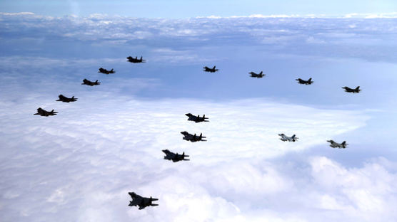 김정은 보란듯…한·미 전투기 20대 공격편대 비행