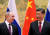 블라디미르 푸틴 러시아 대통령(왼쪽)과 시진핑 중국 국가주석은 지난 2월 4일 중국 베이징에서 만나 ‘금지구역 없는 중·러 협력’을 다짐하는 공동성명을 냈다. [AP=연합뉴스]