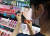 올영세일 첫날인 지난 2일 올리브영 강남 플래그십 매장을 찾은 고객이 립 틴트를 테스트해보고 있다. [사진 CJ올리브영]