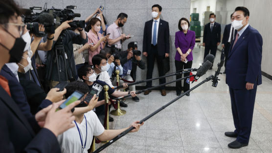 검찰 인사 편중 지적에 대통령실 "어떤 대통령이든 임기 초엔..."