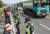 8일 오후 현대자동차 울산공장 명촌정문 앞에서 화물연대 조합원들이 선전전을 벌이고 있다. [연합뉴스]