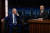 조 바이든 미국 대통령이 8일(현지시간) 미국 ABC 방송의 간판 토크쇼 지미 키멜 라이브에 나와 이야기하는 모습. 로이터=연합뉴스 