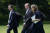 제이크 설리번(가운데) 미국 백악관 국가안보보좌관이 8일 조 바이든 대통령을 수행해 마린원에 탑승하기 위해 백악관 잔디밭을 가로지르고 있다. [AP=연합뉴스]