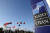 벨기에 브뤼셀의 나토(북대서양조약기구) 본부에 휘날리는 30개 회원국 깃발들. [로이터=연합뉴스]