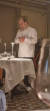 프랑스 론 남부 그리냥의 미슐랭 1스타 레스토랑 '르 클레르 드 라 플륌'에서 셰프 쥘리앙 알라노가 손님들과 대화를 나누고 있다. 