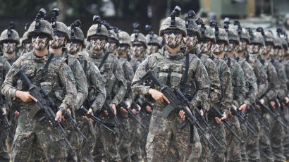 '드론봇' 날아 적 전차 뚜껑 딴다...韓 전투여단 놀라운 진화 [포토버스]