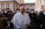 프란치스코 교황이 지난해 12월 19일(현지시간) 관저인 바티칸 '산타 마르타의 집'에서 한인 신자들에게 둘러싸인 채 환하게 웃고 있다. 연합뉴스