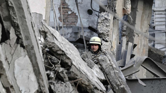 우크라 서부 서방 무기 창고에 미사일 공격 "22명 부상"