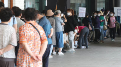 [포토타임]김건희 여사 반갑게 맞이하는 권양숙 여사 