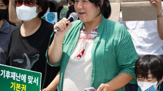 20주차 뱃속 태아도 헌법소원 청구인…62명 아기의 '기후소송'