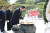 우상호 더불어민주당 비상대책위원장이 13일 오전 국립서울현충원을 방문, 현충탑을 참배하고 있다. 국회사진기자단