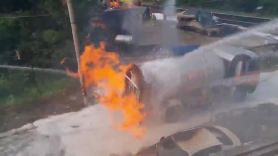 [영상]LPG 730kg 실은 탱크로리의 아찔한 화재…2시간째 진화 중