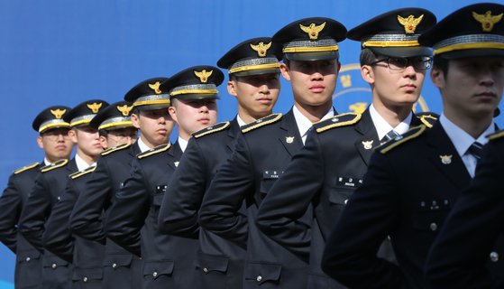 2020년 3월 경찰대학에서 열린 신임경찰 경위·경감 임용식에 참석한 경찰관들 모습. [청와대사진기자단]