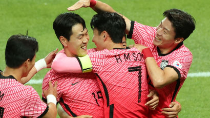 황의조 1골 1도움...전반 마친 벤투호, 이집트에 2-1 리드