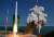 순수 국내기술로 제작된 한국형 최초 우주발사체 '누리호'(KSLV-Ⅱ)'가 21일 전남 고흥군 나로우주센터에서 발사되고 있다. 누리호는 두번째 도전 끝에 발사에 성공했으며 이로써 우리나라는 세계 7번째로 1500kg급 실용 위성을 지구 저궤도(600~800㎞)에 수송할 수 있는 능력을 확보한 국가가 됐다. 뉴스1
