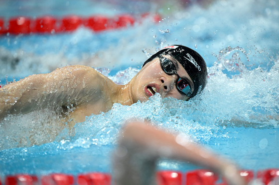 황선우가 21일(한국시간) 2022 세계수영선수권 남자 자유형 200ｍ 결선에서 힘차게 물살을 가르고 있다. [AFP=연합뉴스]
