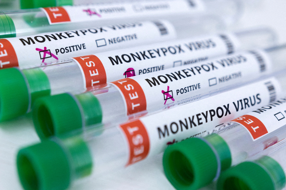 英 보건안전청 "감염위험집단에 원숭이두창 백신접종 권고"