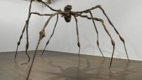 세계 경제 무너져도 호황…518억에 팔린 지름 6.7m 강철 '거미'