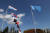 지난해 11월 11일 오전 유엔참전용사 국제추모의 날 행사가 열린 부산 남구 유엔기념공원 내에 유엔기와 22개 참전 국기가 게양돼 있다. 연합뉴스