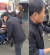  9호선 휴대전화 폭행 사건으로 기소된 20대 여성. [유튜브 채널 ‘BMW TV’ 캡처]
