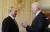 지난해 6월 스위스 제네바에서 정상회담 중인 블라디미르 푸틴(왼쪽) 러시아 대통령과 조 바이든 미국 대통령. 타스=연합뉴스