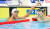 다비드 포포비치(왼쪽)가 21일(한국시간) 2022 세계수영선수권 자유형 200ｍ 결선에서 가장 먼저 터치패드를 찍은 뒤 2위로 들어온 황선우와 함께 결과를 확인하고 있다. [신화=연합뉴스] 