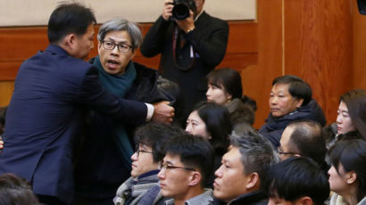 '통진당 해산'에 반발…헌재서 소란 피운 권영국 변호사 '유죄'