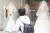 사회적 거리두기 전면 해제로 결혼식장 상담과 행사용 의류 구매가 증가세를 보이던 지나 4월 19일 서울 마포구 아현 웨딩거리의 웨딩드레스 판매점에 드레스들이 걸려있다. 연합뉴스
