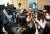 이재명 더불어민주당 의원이 24일 오후 충남 예산군 스플라스 리솜에서 열린 국회의원 워크숍 ‘팀별 토론 결과 종합 발표’를 마친 후 취재진 질문에 답변하고 있다. 뉴스1