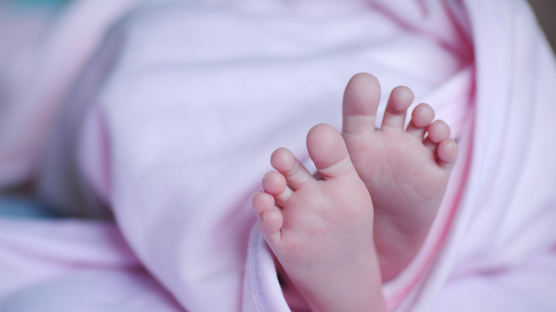 “생후 5일 신생아 떨어뜨려 의식불명”…간호사에 징역 7년 구형