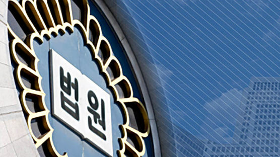 차선 변경하다 오토바이 운전자 치어 숨지게 한 트레일러 기사 '무죄'