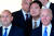 윤석열 대통령(가운데)이 조 바이든 미국대통령(오른쪽) 루멘 라데프 불가리아 대통령 등과 단체사진 촬영을 하고있다. AP=연합뉴스