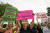 낙태권 지지자들이 미시시피 의사당에서 대규모 집단 시위를 벌이고 있다. AP=연합뉴스