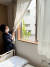이신칸에 있는 1인실. 창문을 열면 일반 주택가 풍경이 한눈에 들어온다. 사진 김현예 도쿄특파원