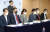 지난해 9월 정부 관계자들이 서울 종로구 정부서울청사에서 국제투자분쟁(ISDS) 진행 상황에 관해 브리핑하는 모습. 뉴스1