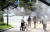 폭염이 이어진 28일 대구 범어네거리 횡단보도 주변에 쿨링포그(안개형 냉각수)가 가동되고 있다. 뉴스1