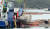 전남 완도군 신지면 송곡항 인근 앞바다에서 경찰이 최근 실종된 조유나양(10) 일가족의 아우디 차량 인양작업을 하고 있다. [뉴스1]
