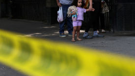뉴욕 주택가 유모차 밀고 가던 20세 여성, 총맞고 숨졌다