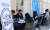 '2017 부산지역 국립대학 취업진로창업한마당 박람회'에 참여한 학생들이 기업체 부스에서 취업 상담을 받고 있다. 송봉근 기자