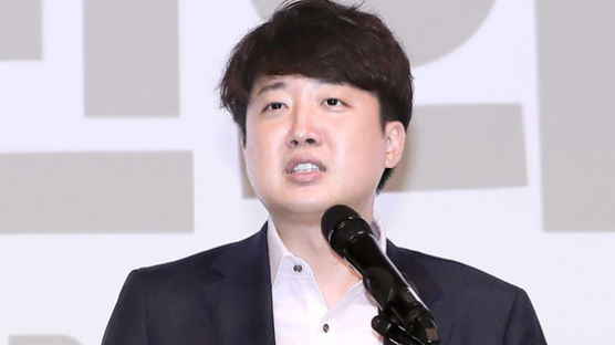 이준석 "성접대·증거인멸 안해…윤리위 해체 권한 갖고있다"