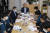 이상민 행정안전부장관이 1일 오후 서울경찰청 마포경찰서 홍익지구대를 방문해 경찰관들과 간담회를 하고 있다. 뉴스1