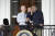 조 바이든 미국 대통령이 4일(현지시간) 차남 헌터 바이든, 손자 보 바이든과 함께 백악관 발코니에서 불꽃놀이를 감상하고 있다. [EPA=연합뉴스]