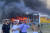 러시아군이 27일 우크라이나 크레멘추크 쇼핑몰에 미사일을 쏴 화재가 났다. 당시 1000여명이 쇼핑몰에 있었던 것으로 알려졌다. AP=연합뉴스 