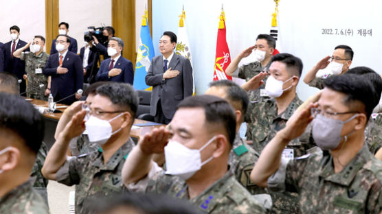 또 文정부 직격한 尹…“우리 정부에선 행정관이 참모총장 불러내는 일 없을 것”