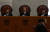 대법원 대법정에 앉아 있는 모습의 박시환 전 대법관(가운데). [중앙포토]
