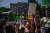 지난 4일 미국 뉴욕에서 여성들이 연방 대법원의 낙태권 페지 판결에 항의 시위를 벌이고 있다.[AFP 연합]