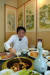도쿄 시부야구의 한국 식당 ‘카레아’에서 식사하는 아베 전 총리.