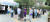 10일 0시 기준 코로나19 신규 확진자가 2만410명 늘어 이틀째 2만 명대를 기록했다. 이날 오전 서울 용산구보건소 선별진료소에서 시민들이 검사를 받기 위해 줄을 서고 있다. [뉴스1]
