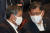 정경두 전 국방부 장관(왼쪽)과 김연철 전 통일부 장관이 지난 2020년 6월 9일 청와대에서 열린 국무회의에 참석해 있다. 청와대사진기자단